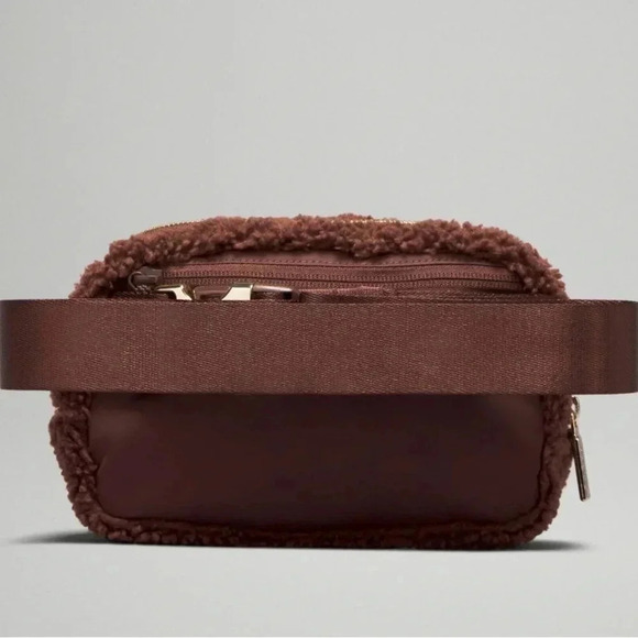 Lululemon Everywhere fleece Belt Bag Brown Earth/Gold size 1L - Picture 10 of 10